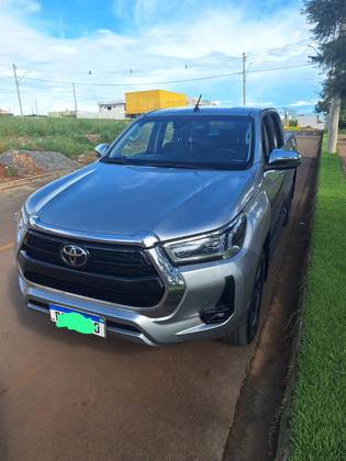 TOYOTA HILUX 2.8 D-4D TURBO DIESEL CD SRX 4X4 AUTOMÁTICO TOYOTA HILUX 2.8 D-4D TURBO DIESEL CD SRX 4X4 AUTOMÁTICO